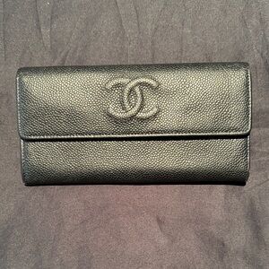 Authentic Chanel Caviar Skin Black Leather Wallet preowned, beautiful RFID tag